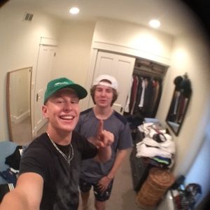 Meet your Posher, Eli